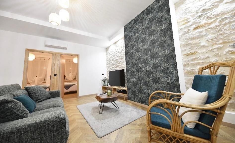 Carnot Place Bourgoin-Jallieu ภายนอก รูปภาพ