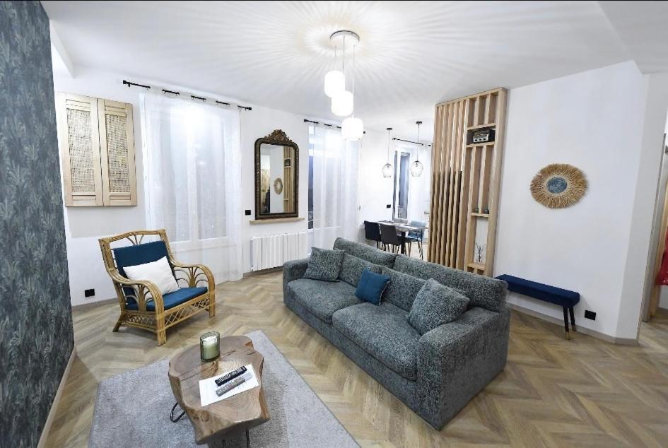 Carnot Place Bourgoin-Jallieu ภายนอก รูปภาพ